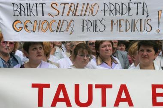 Medikai reikalauja persvarstyti prieštaringus Vyriausybės nutarimus 