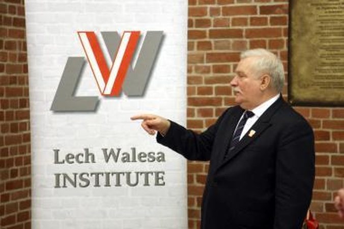 Antikomunistą L.Walesą įsiutino knyga