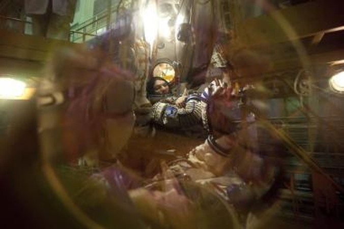 Jei astronautas nuo orbitinės stoties nuskrietų į atvirą kosminę erdvę?