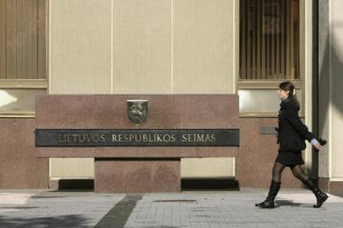 Dėl neteisėto atleidimo Seimo kanceliarija turės sumokėti 16 tūkst. litų 