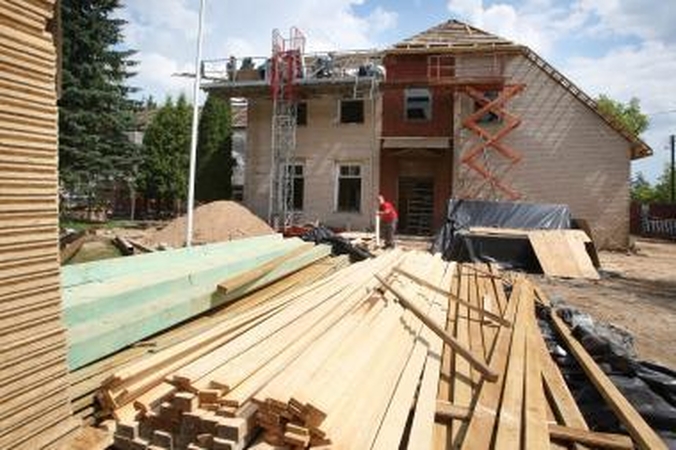 Statybos darbų apimtis sumažėjo beveik 50 proc.