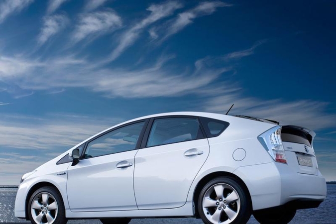 "Toyota" atšaukia pirmuosius "Prius"