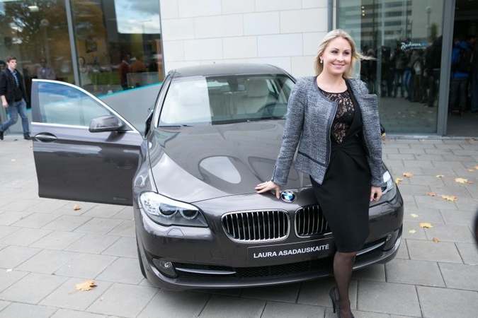 Olimpiečiams įteikti prabangių BMW automobilių rakteliai