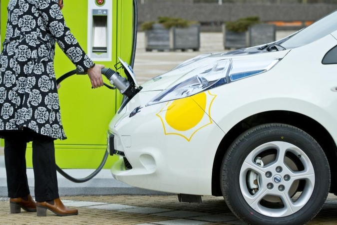 Nesaugios baterijos – stabdis elektromobiliams