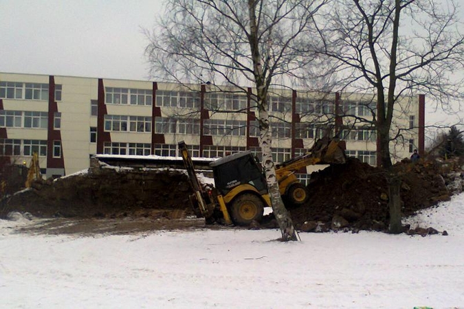 Vietoje avarinės būklės sandėliuko - aikštelė vaikams