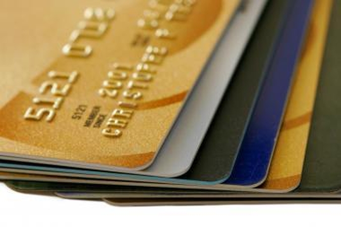 „Swedbank“: mokėjimo kortelėmis atsiskaitoma vis dažniau 