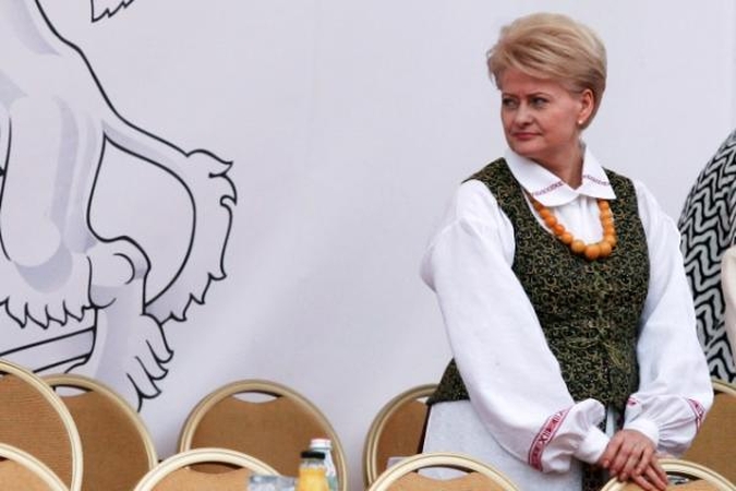 Prezidentės vardas panaudotas vaistinių tinklo reklamoje (papildyta)