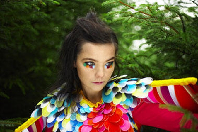 Filmą „Nelauktas smūgis“ papuoš moderni Bjork, „The Beatles“, „Queen“ muzika