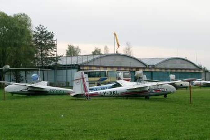 Aeroklubo iškeldinimą spartina piketu 
