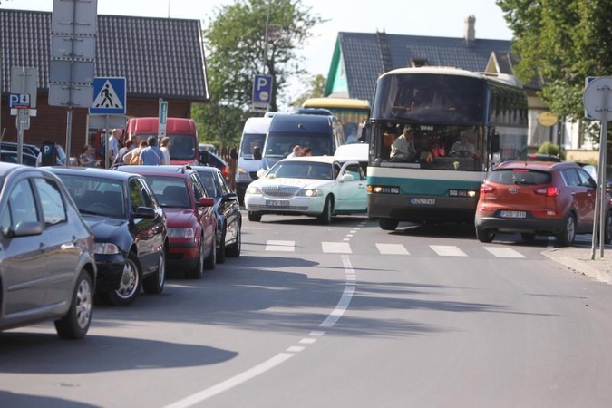 Automobiliams be draudimo ar techninės apžiūros grės išregistravimas?