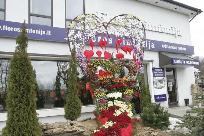 Floristai sukūrė rekordinę gėlių kompoziciją „Pulsuojanti širdis“
