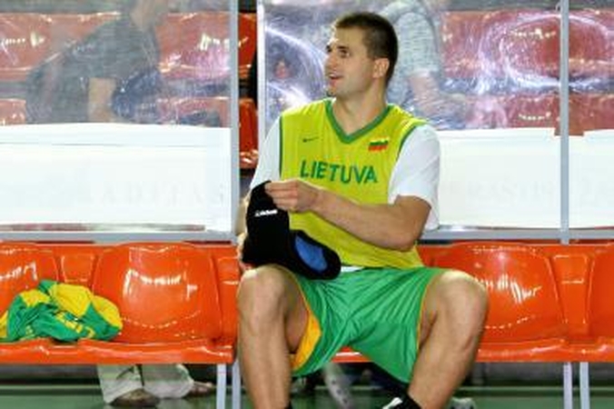 Geriausių krepšininkų rinkimuose pirmauja L.Kleiza ir G.Petronytė