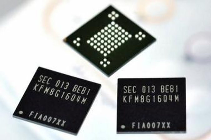 „Samsung“ pristato naują 30 nm 8 Gb atmintinę „OneNAND“