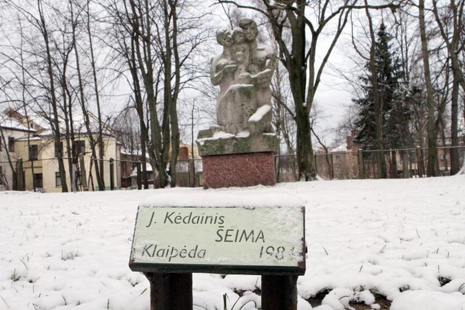Skulptūra „Šeima“ samanota liks iki pavasario