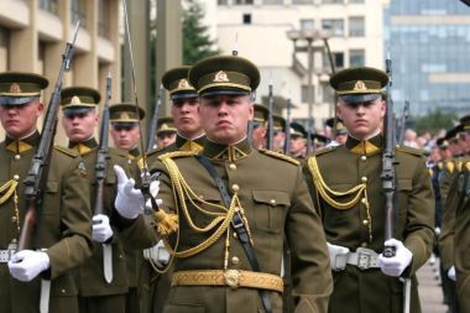 KAM ketina sutaupyti beveik 0,5 mln. litų atsisakydama kai kurių gynybos atašė