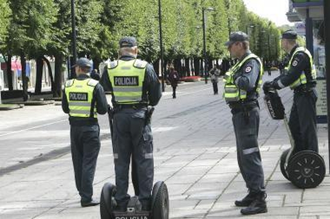 Policijos pareigūnai stebės futbolo sirgalius