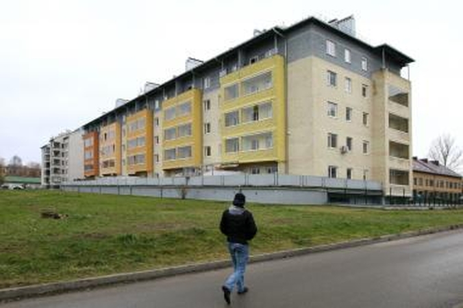Kaune apšaudyti daugiabučio langai, šaulys dar nepagautas