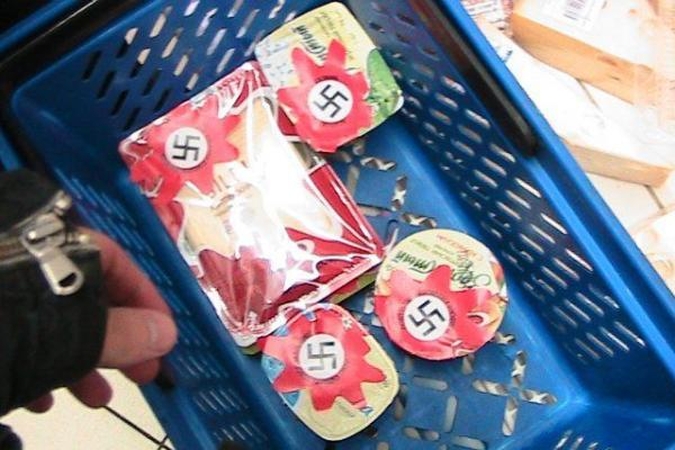 Lietuviškos prekės Rusijos parduotuvėse - su svastika