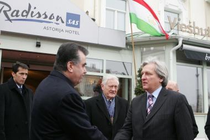 Tadžikai drąsina lietuvius