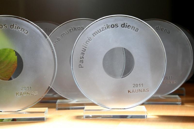 4 priežastys, kodėl dainos beviltiškai „įstringa į galvą“