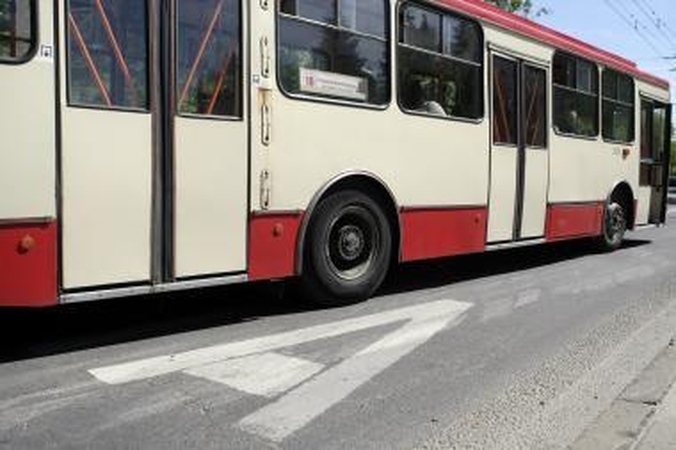 Į troleibusą įvažiavo Čekijos vilkikas