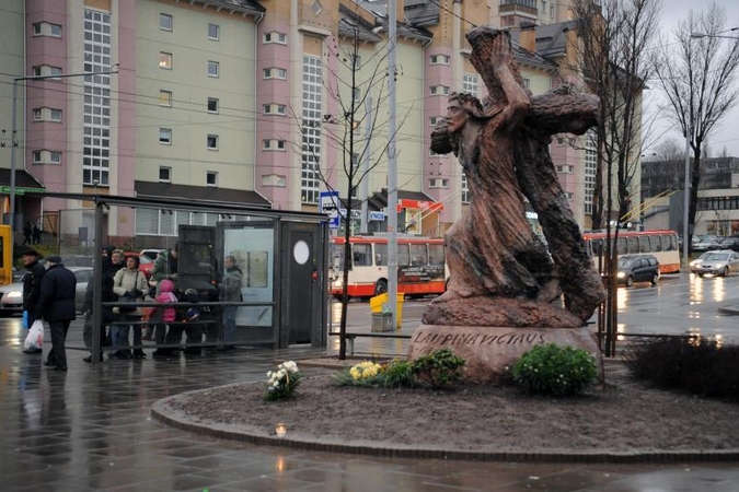 Aktyvistai piktinasi viešuoju tualetu kunigo B. Laurinavičiaus skvere