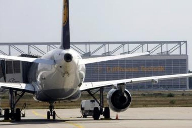 JAV: suimtas keleivis, grasinęs susprogdinti bombą lėktuve