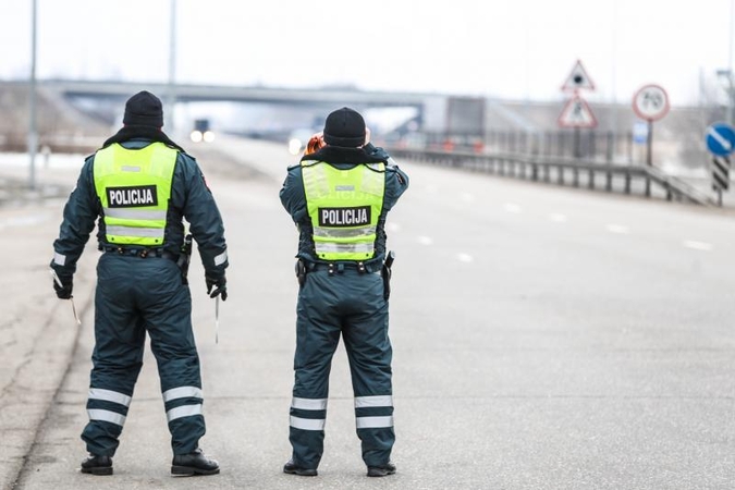 Panevėžio policininkai kelių chuligano nesustabdė net šūviais