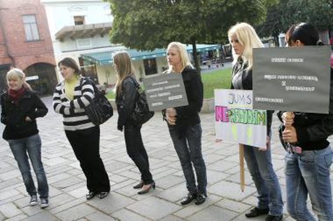 Politikai pravirkdė Vaižganto mokyklos vienuoliktokus (papildyta)