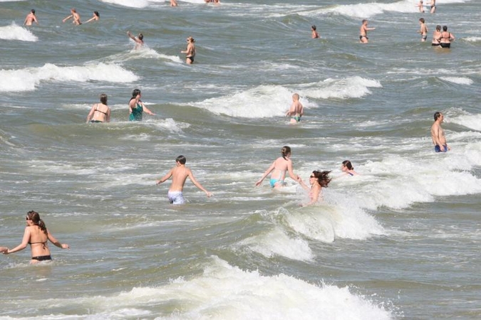 Gelbėtojai iš jūros išvilko girtą vyrą