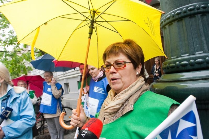 Profsąjungos piketuose reikalauja didinti minimalią algą