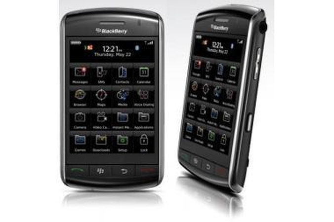 „BlackBerry Storm“ irgi konkuruos su „iPhone“