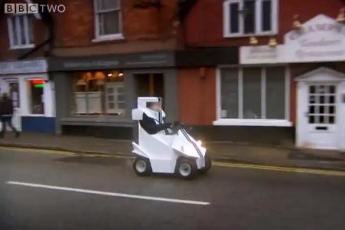 „Top Gear“ pristatė mažiausią pasaulyje automobilį (video)