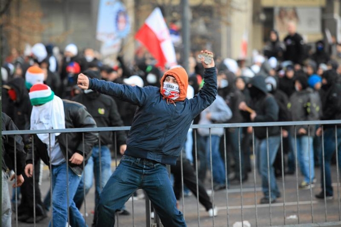 Varšuvoje riaušes sukėlę anarchistai daugiausiai nuostolių pridarė TV