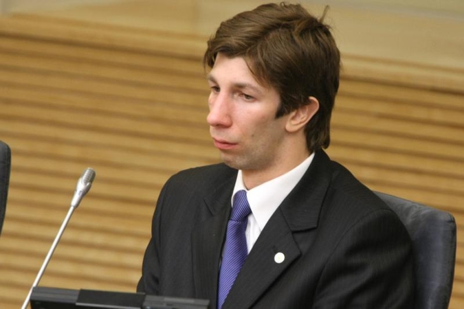 A.Nedzinskas: nežaidžiau aš Seimo posėdyje jokiais pirštukais