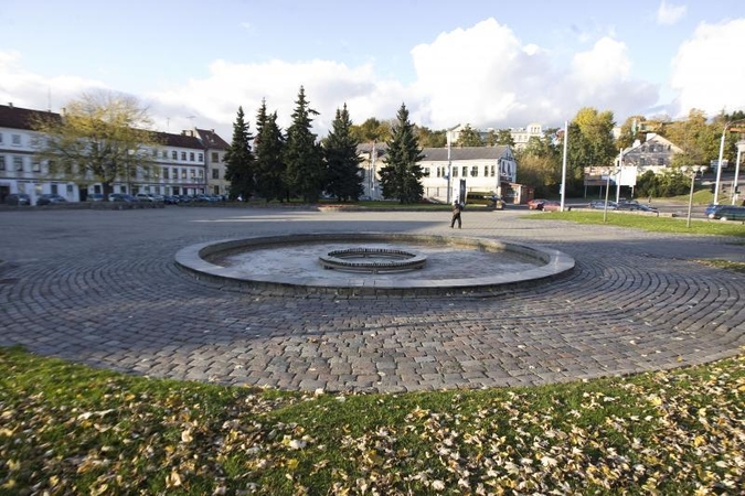 Paskelbtas konkursas Steigiamojo Seimo aikštei tvarkyti