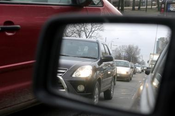 Apvirtus automobiliui sužalotos dvi moterys ir du vaikai