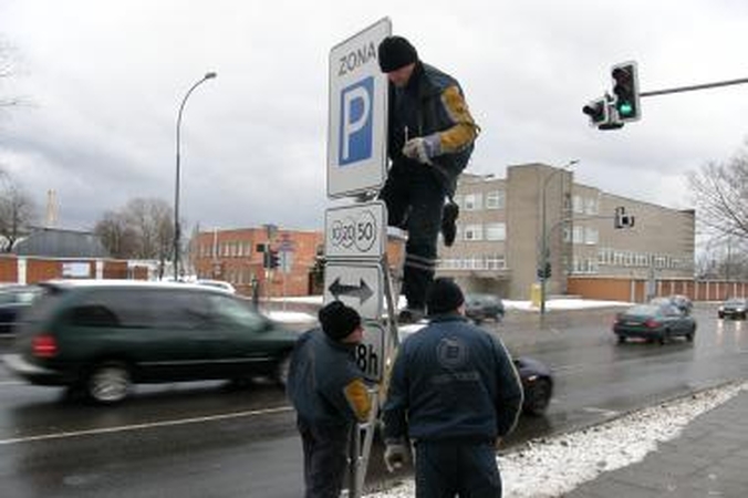 Apie mokamą stovėjimą jau informuoja ženklai