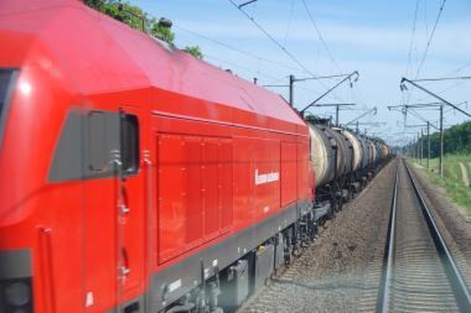 Lenkijoje pernai traukiniai vėlavo 140 tūkst. valandų