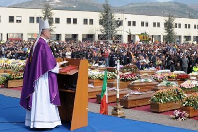 Italijoje palaidotos žemės drebėjimo aukos