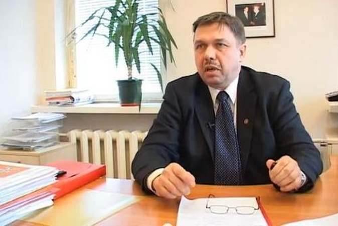 Įtarimų sukėlęs vadovas atleidžiamas su kompensacija