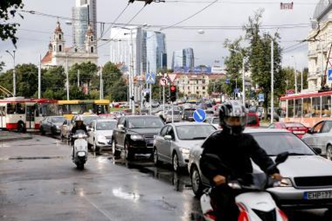 Dėl uždaryto Gedimino prospekto centre susidarė spūstys (papildyta)