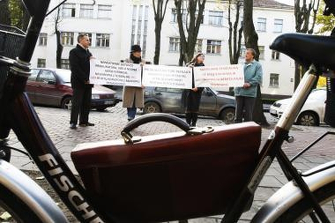 Piketuotojai Klaipėdoje ragino nuodyti biurokratus