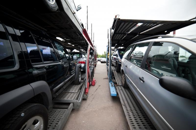 Vilniečių pora užsuko milijoninį naudotų automobilių šešėlinį verslą
