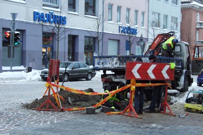 Eismas Tiltų gatve penktadienio rytą vis dar draudžiamas 