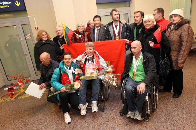 Lietuviai iš JAE grįžo aukštai iškeltomis galvomis