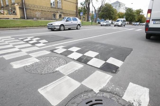 Dalis naujųjų greičio slopinimo kalnelių tapo ryškesni