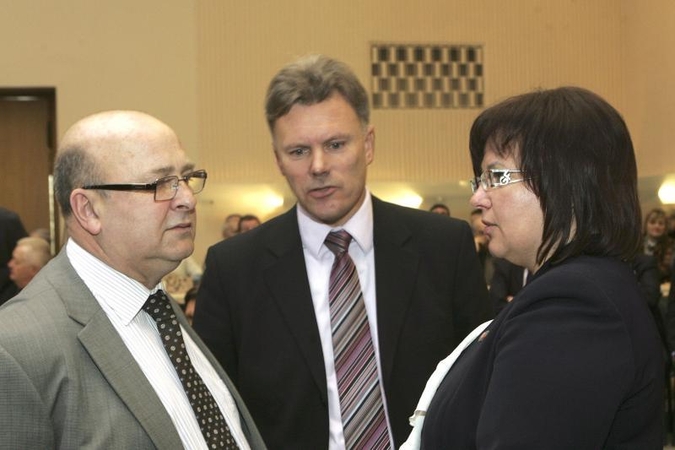 Miesto politikai posėdžiaus kas tris savaites