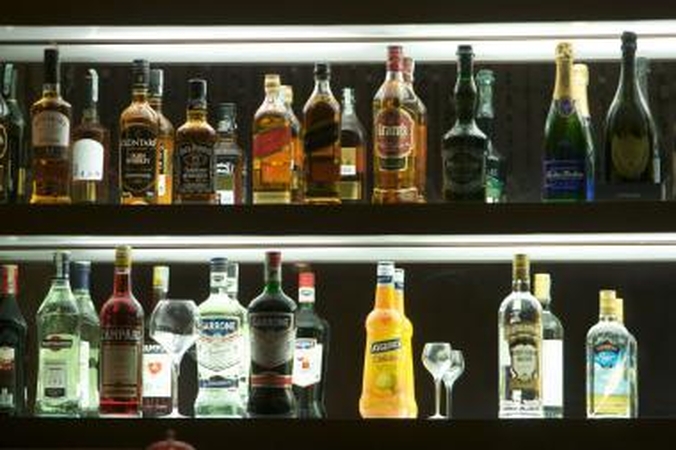 Lietuvoje labiausiai krito elektronikos prekių ir alkoholio paklausa