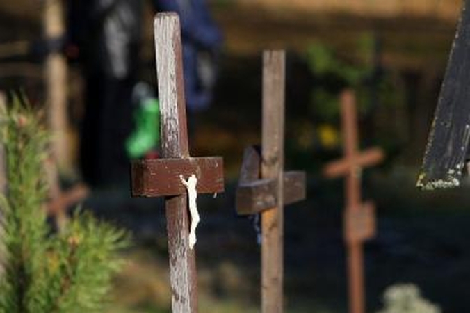 Kryžių kalnas toliau skendės tamsoje